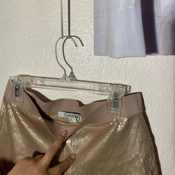 Forever 21 champagne cream sequin shorts - Picture 3 of 3